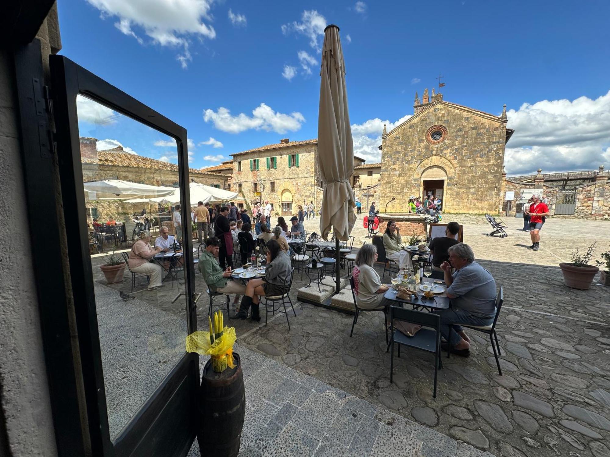 Rooms And Wine Al Castello 蒙特里久尼 外观 照片