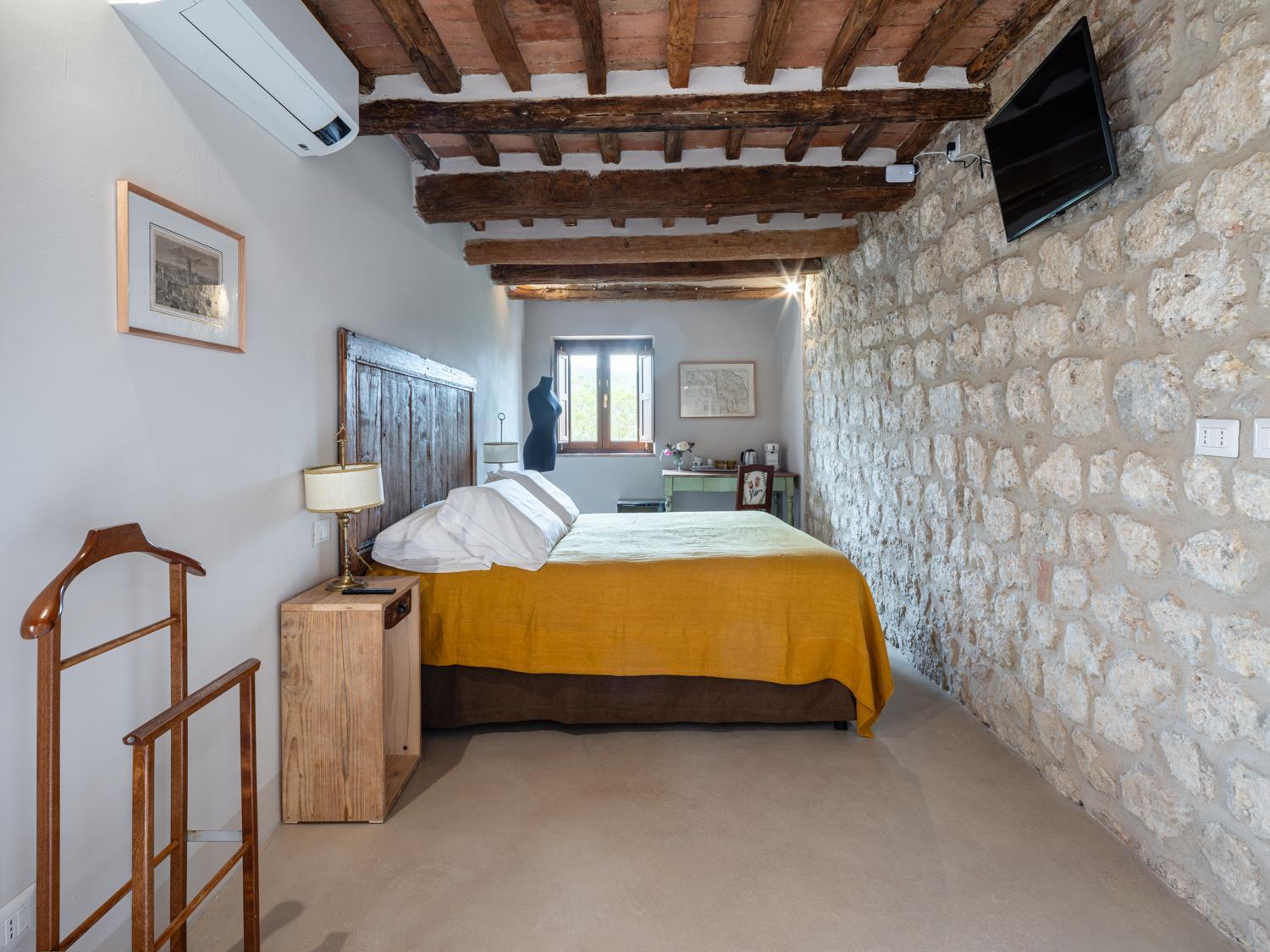 Rooms And Wine Al Castello 蒙特里久尼 外观 照片